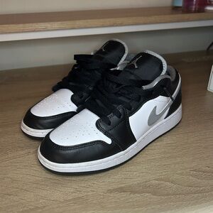 Air Jordan 1 Low ‘Black Medium Grey’ Size 4.5.